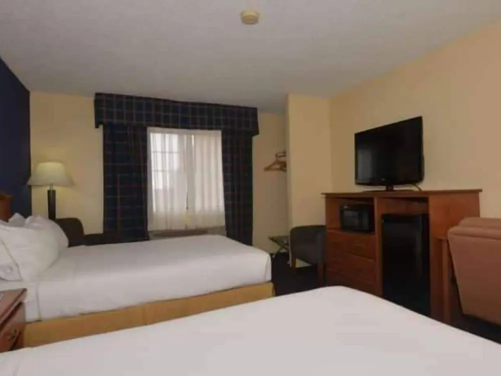 Two Double Room with two beds, TV and dresser
